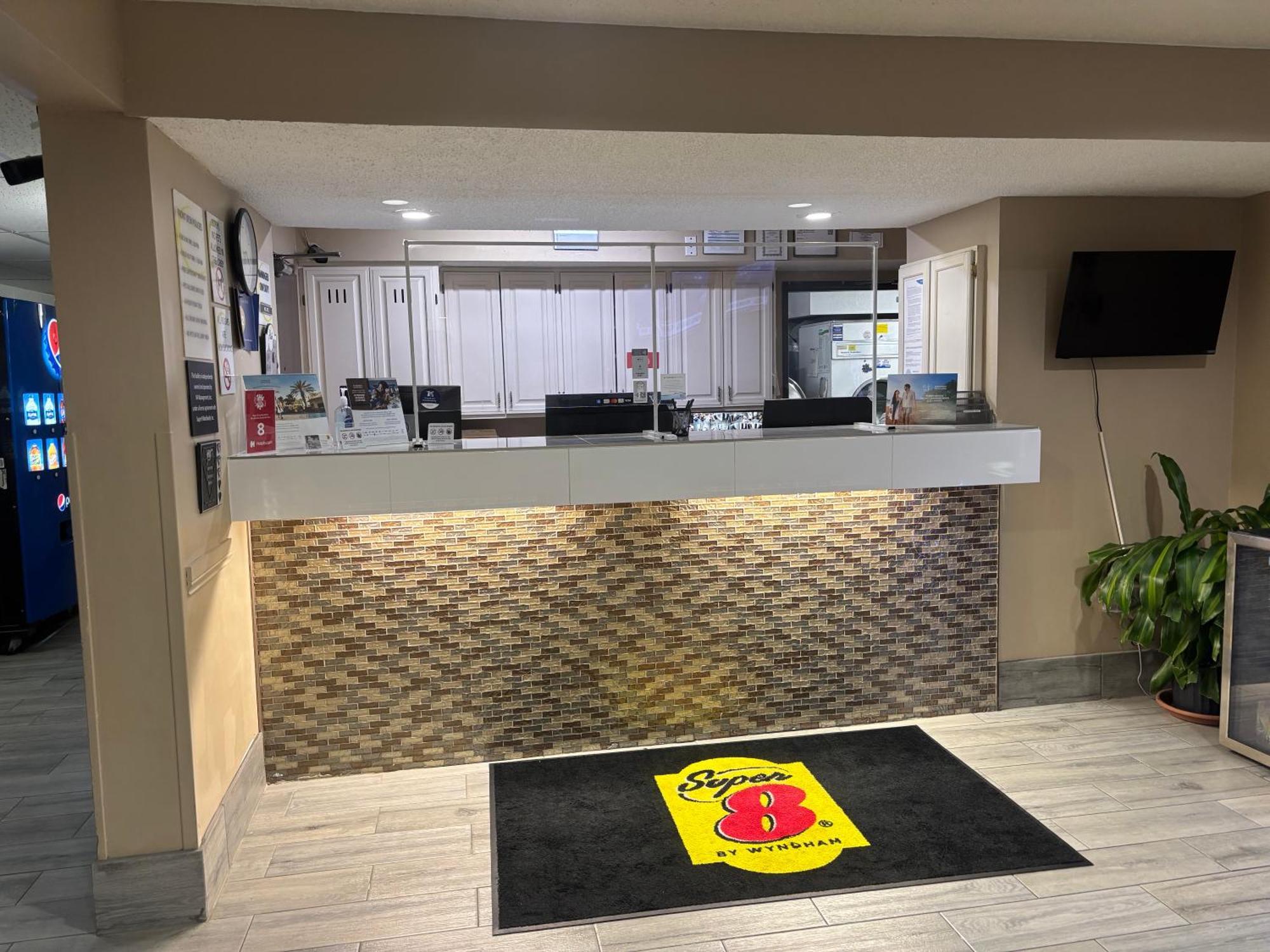 Super 8 By Wyndham Mundelein/Libertyville Area Esterno foto